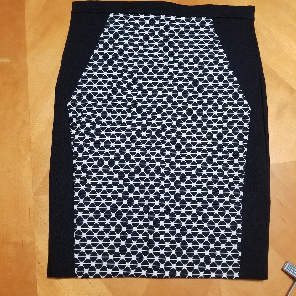 Potters pot black and white pencil skirt